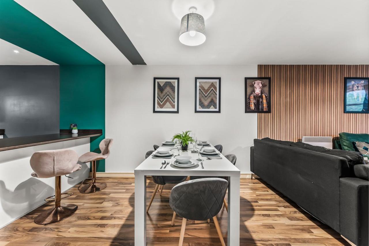 Large Central Manchester Apartment - Sleeps 8 Apartment