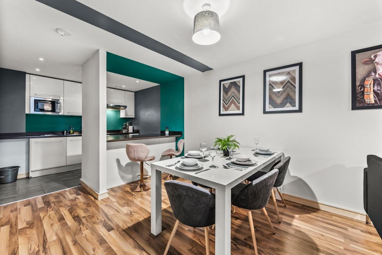 Large Central Manchester Apartment - Sleeps 8 Apartment *